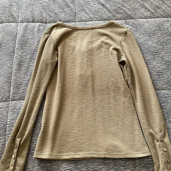Light Green Long Sleeve Top (light thermal) Size Small - Picture 2 of 2